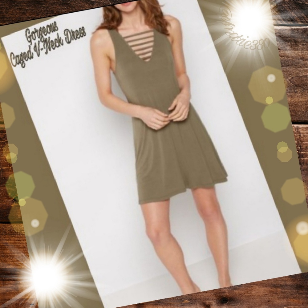 🌟HP🌟 Trendy & Sexy Caged V-Neck Swing dress🌟